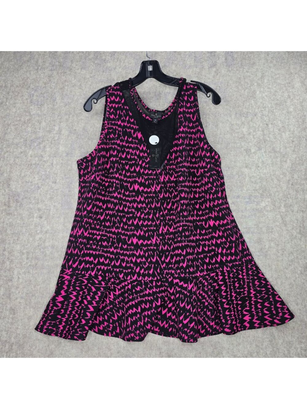 Womans Sleeveless V-Neck Top Size 1X Worthington Eclipsed Heart Black/Pink